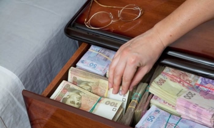 Бывшего бухгалтера «Запорожкрана» подозревают в присвоении 635 тысяч гривен