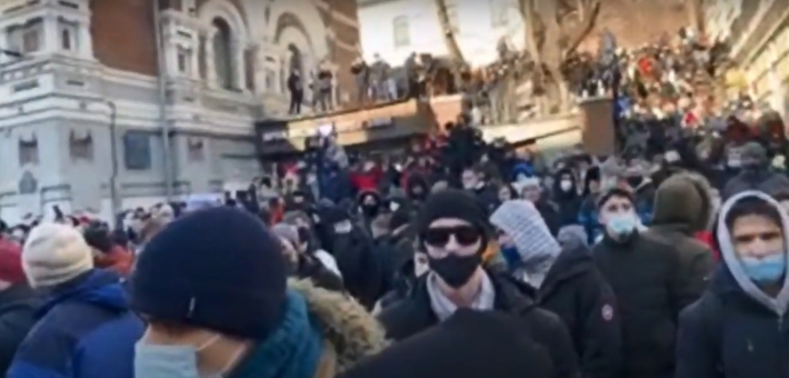 В России массово задерживают участников митингов в поддержку Навального: фото и видео