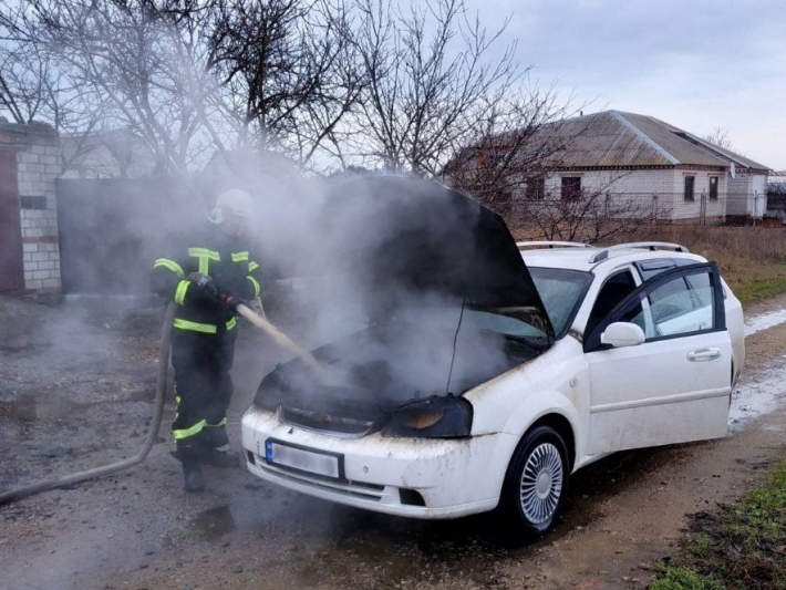 В Запорожской области загорелся автомобиль (фото)
