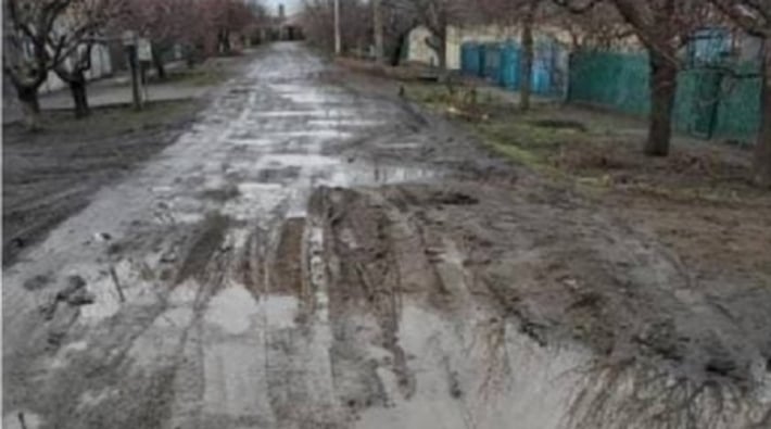 В Мелитополе чиновник пожаловался своим коллегам в соцсети на ужасное состояние дорог (фото)