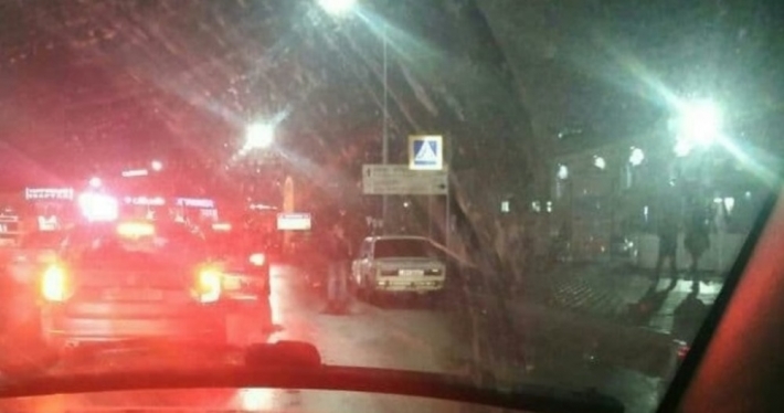В Мелитополе водитель на ВАЗе «вытворял черное» на дороге (видео)