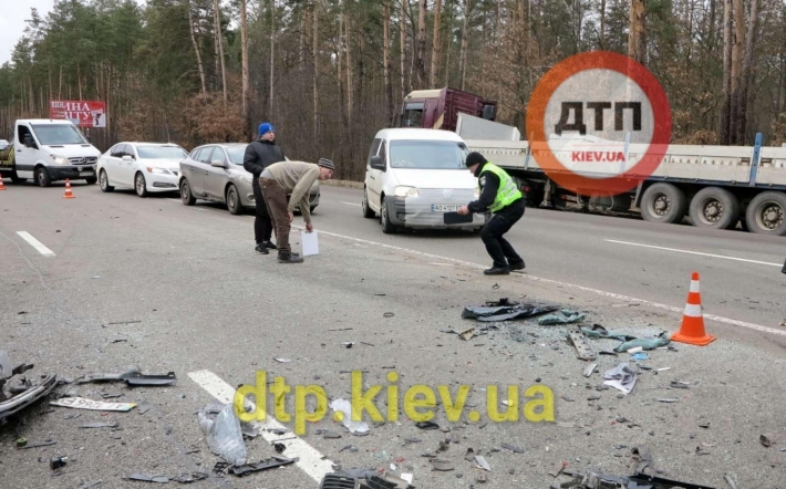 Спорткар влетел на скорости в авто: фото и новые детали двойного ДТП на трассе под Киевом
