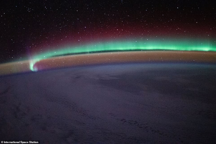 В NASA показали невероятные фото полярного сияния на Земле, снятые с МКС