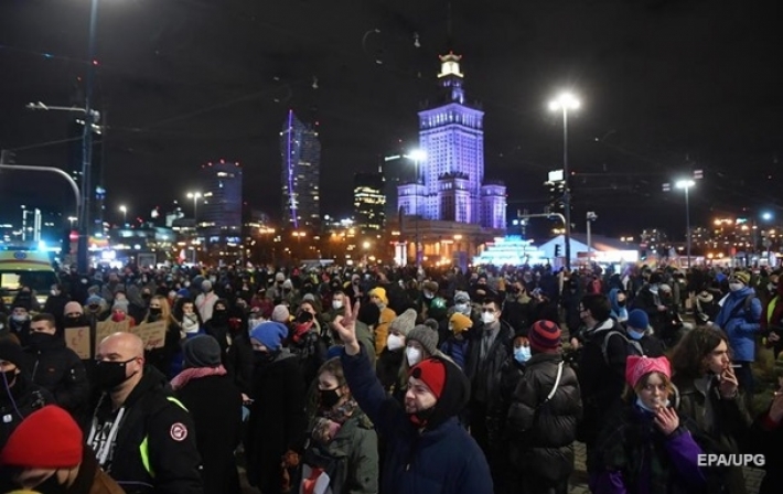 В Польше протесты после вступления в силу запрета абортов