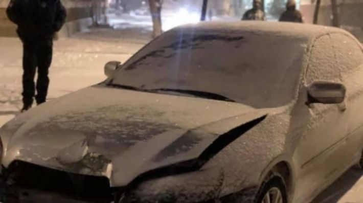 В Запорожской области мужчина, разбивший  автомобиль, передумал требовать компенсации от дорожников (фото)