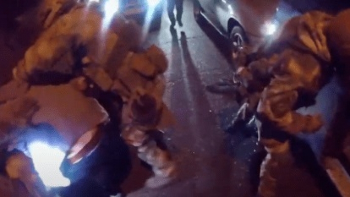В Днепре на проспекте Ивана Мазепы спецназ задержал группу воров: видео