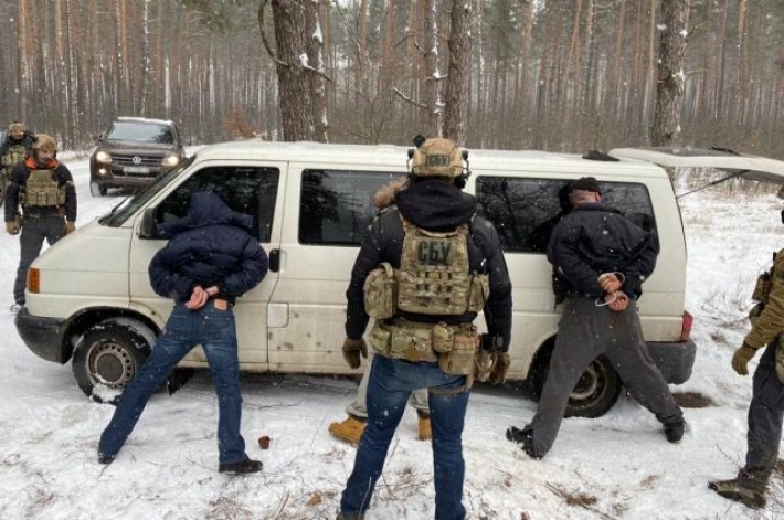 В Киеве задержали мужчин, которые занимались торговлей оружием
