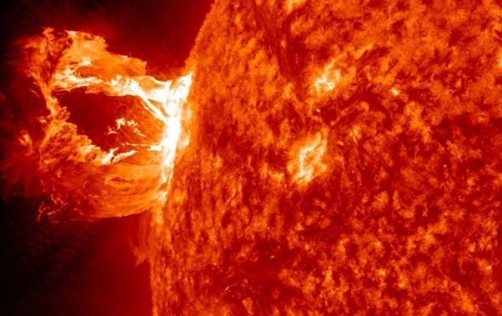Ученые заявили о мощной солнечной буре - частицы долетят до Земли и могут нарушить работу спутников