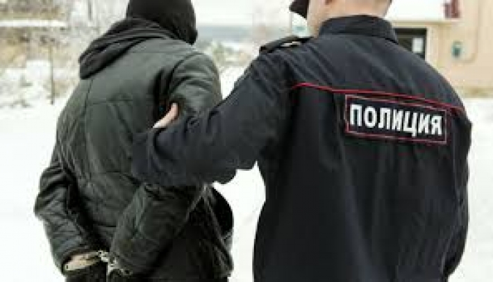 В Запорожской области два парня вломились в квартиру, избили и ограбили хозяина (фото)