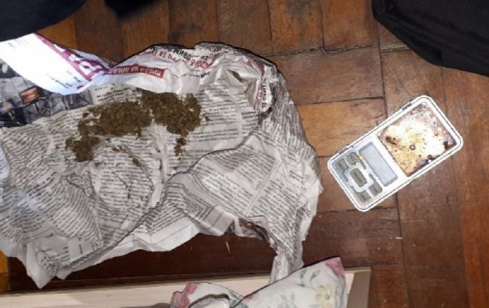У жителя Запорожья при обыске обнаружили килограмм наркотиков (фото)