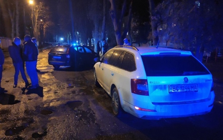 Во Львове полицейский устроил пьяное ДТП (фото)