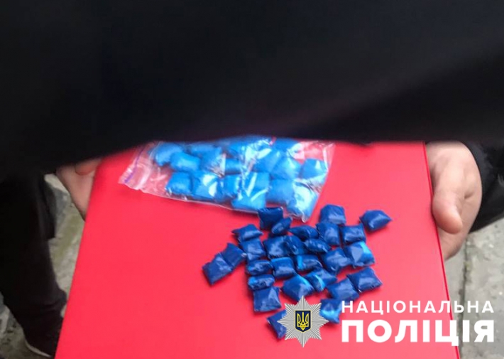 В Запорожье задержали мужчину с 50 пакетами психотропов (фото)