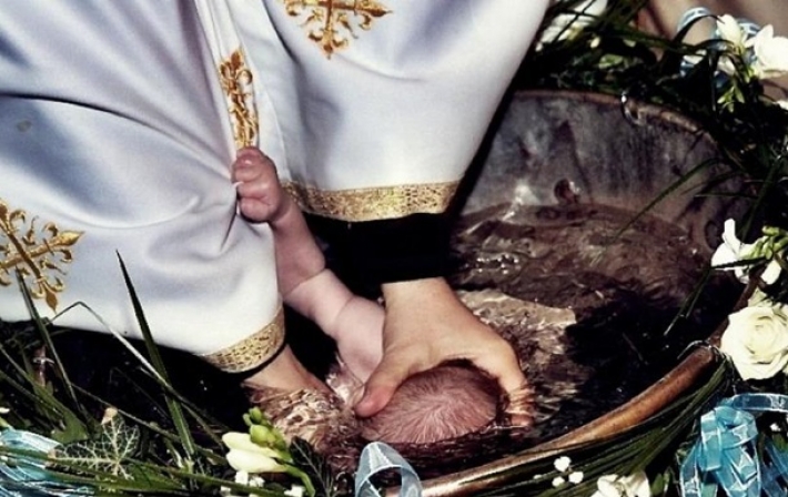 В Румынии во время крещения захлебнулся младенец