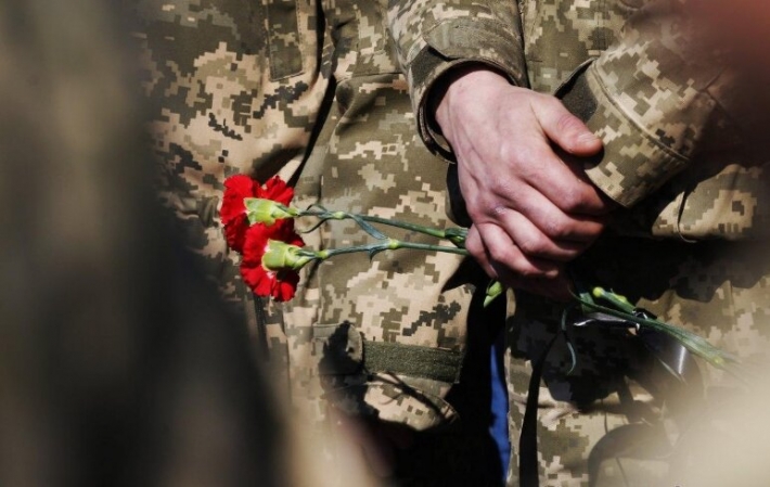 Украинские военные подорвались на неизвестном устройстве на Донбассе: двое бойцов погибли