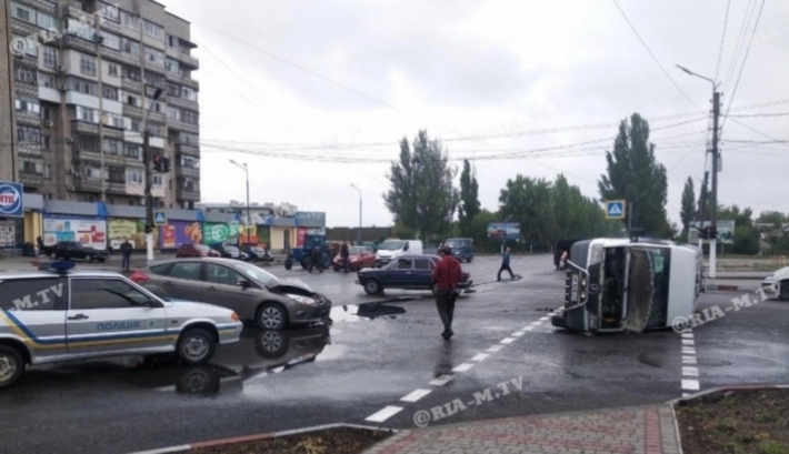 В Мелитополе на опасном перекрестке установят отбойники (фото, видео)