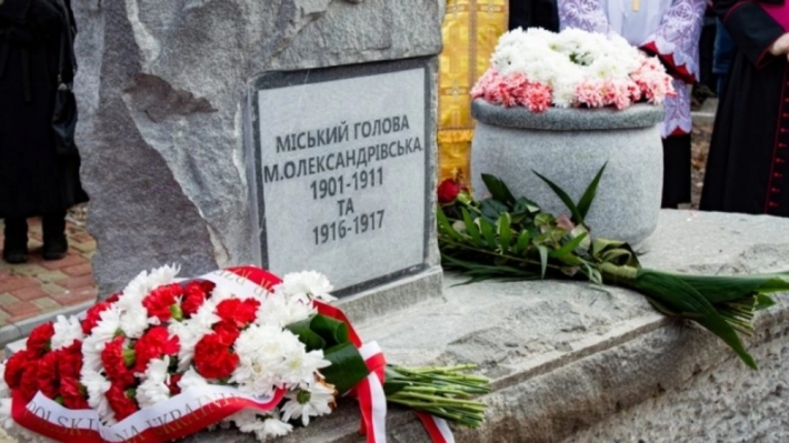 В Запорожье открыли памятник городскому голове (фото)