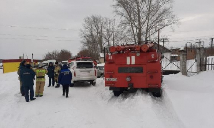 В России рухнувший с крыши снег убил четырех человек: фото с места трагедии