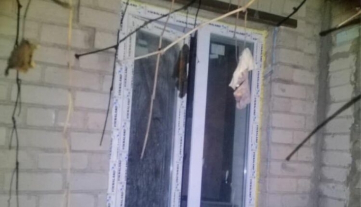 В Запорожье мужчина через окно залез в частный дом и украл ламинат (фото)
