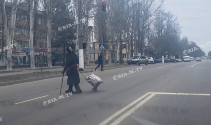 В Мелитополе пешеходы нарушают ПДД наравне с водителями (фото, видео)
