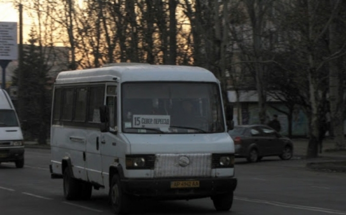 В Мелитополе в гололед отказывались ездить не только таксисты, но и маршрутчики (видео)
