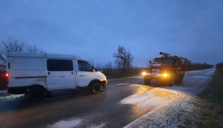 В Запорожской области спасатели освободили из ледяного плена 35 человек (фото)