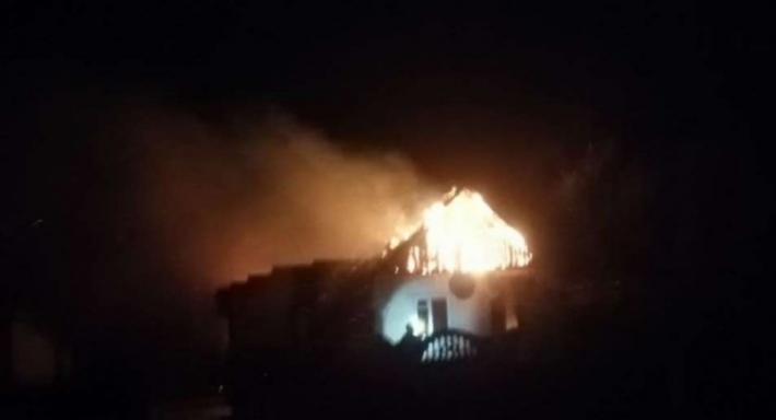 Под Мелитополем разгорелся масштабный пожар в частном доме (фото)