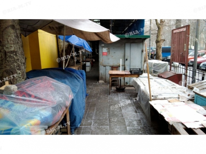 В Мелитополе из-за гололеда торгующие не вышли на рынки (фото)