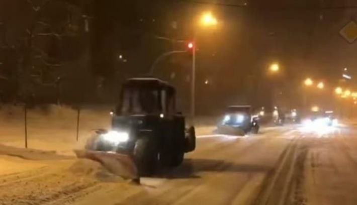 Кличко показал, как расчищают Киев от снега