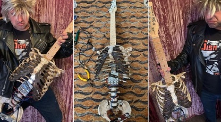 Музыкант почтил память покойного дяди и смастерил с его скелета электрогитару - вот где настоящий трэш