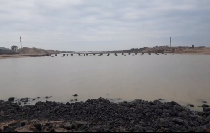 В Кирилловке укреплять берег и чистить соединительный канал планируют с помощью земснаряда (видео)