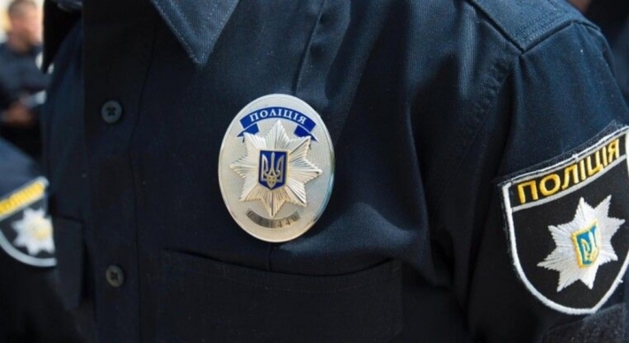 Житель Мелитополя устроил потасовку с полицейскими на остановке общественного транспорта