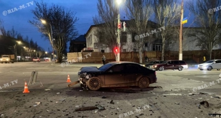 Совершенно трезвые водители на Мерседесе и Ауди устроили в Мелитополе ДТП, едва не повторившее Харьковскую трагедию (фото, видео)