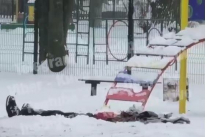 В Киеве прогремел смертельный взрыв на детской площадке: видео