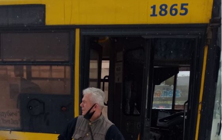 В Киеве водитель автобуса отметился благородным поступком и стал героем сети: фото