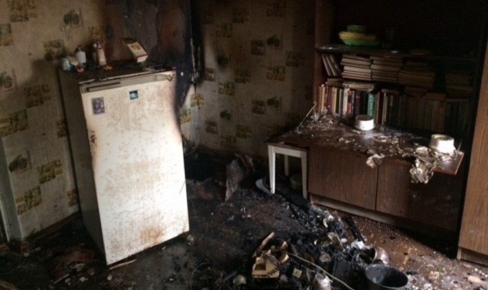 В Запорожской области в результате пожара в общежитии погибла женщина (фото)