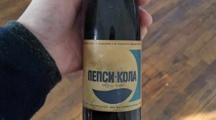 Американец нашел бутылку советской пепси-колы, и рискнул попробовать историю на вкус