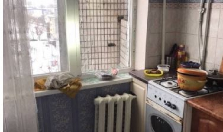 В Киеве мужчина пытался проникнуть в квартиру через окно и погиб на месте: фото