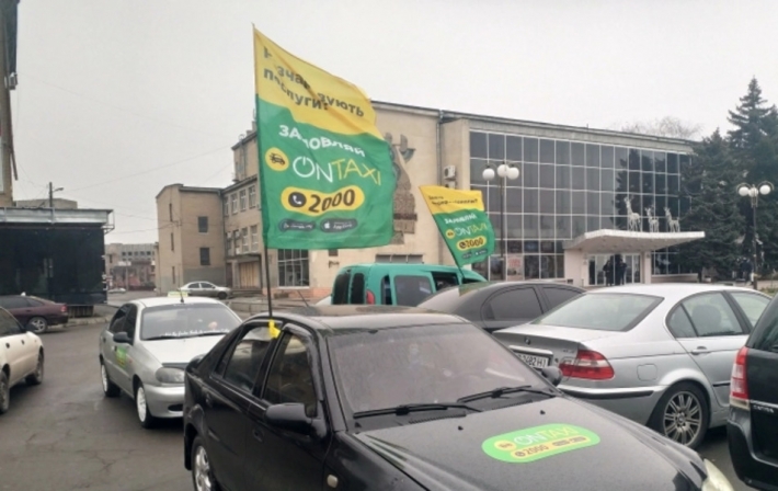 Поездки от 20 гривен, кэшбэк и вежливые водители: в Мелитополе начал работу новый сервис такси (фото, видео)