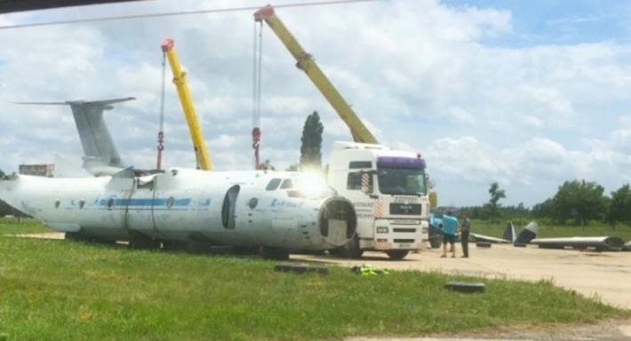 Кому самолет АН-26 в Мелитополе передали на ответственное хранение