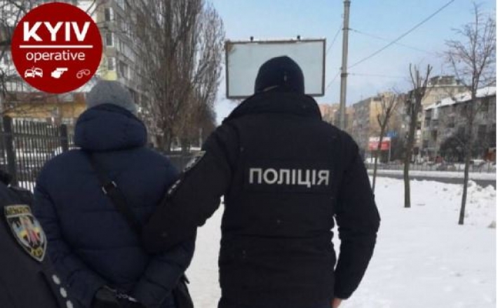 В Киеве вор-рецидивист пытался проникнуть в квартиру - наказание было мгновенным: фото