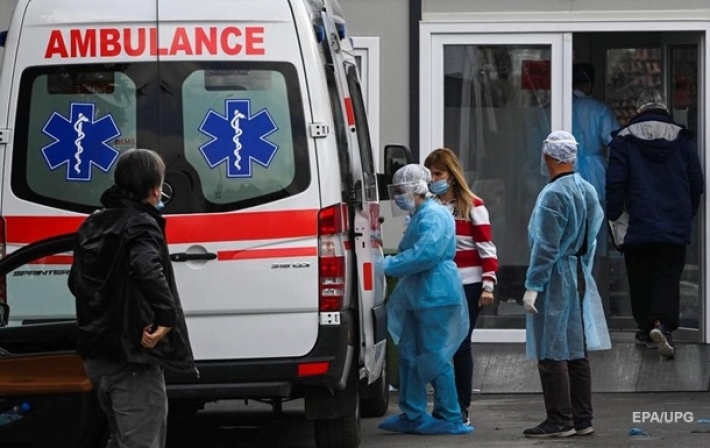 Под Киевом школьницы отравились неизвестным веществом в лицее: одна из них умерла