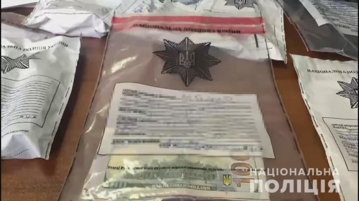 Под Одессой поймали банду с "оборотнем в погонах" - грабили любителей "клубнички": фото и видео