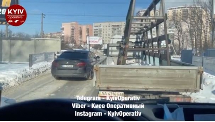 Под Киевом водитель дерзко нарушил ПДД - расплата была мгновенной: видео