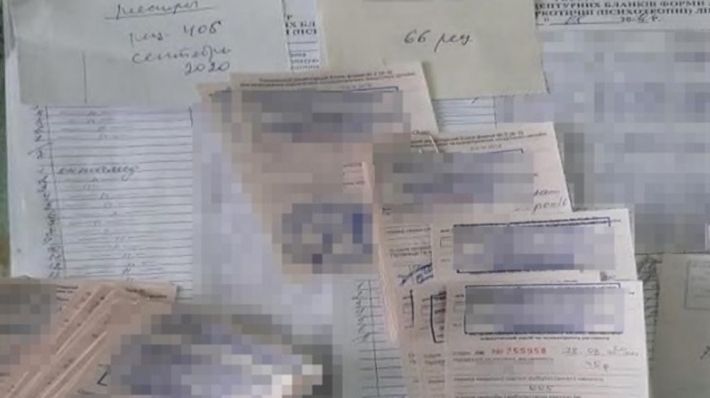 В Запорожье были задержаны два врача, выдававшие наркоманам рецепты на наркотики (фото)