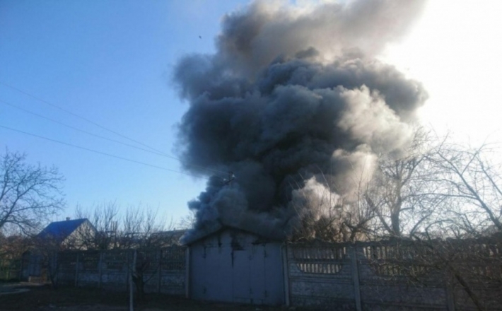 В Мелитопольском районе сгорел гараж с автомобилем