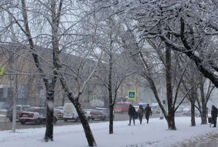 В Мелитополе ожидается снегопад – автолюбителей просят не мешать спецтехнике (видео)