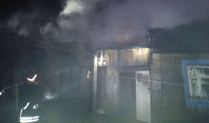 В Запорожье тушили масштабный пожар в частном доме