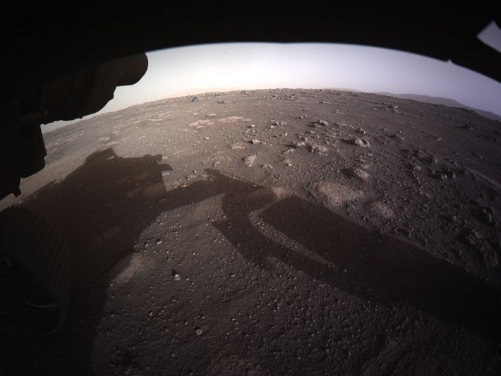 В НАСА опубликовали присланные марсоходом Perseverance первые фото Красной планеты