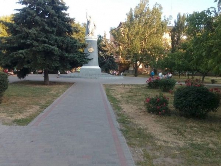 Памятник Хмельницкому в Мелитополе сразу после своего открытия (фото)