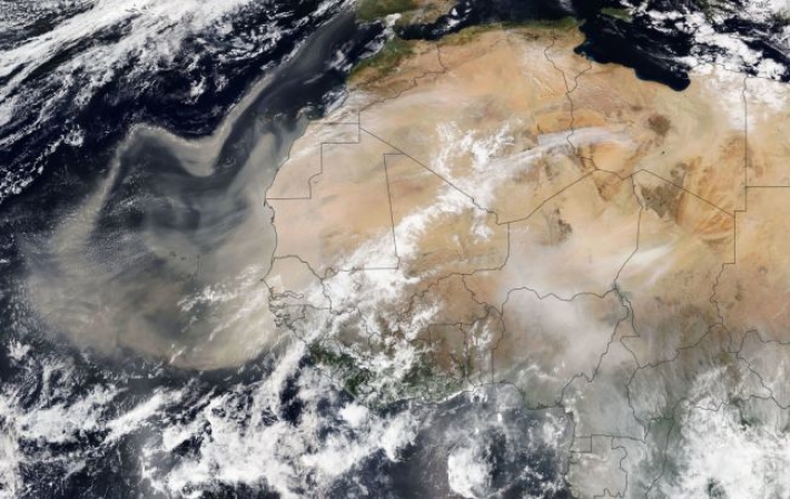 Огромный шлейф пыли движется из Сахары в Европу: какие страны накроет